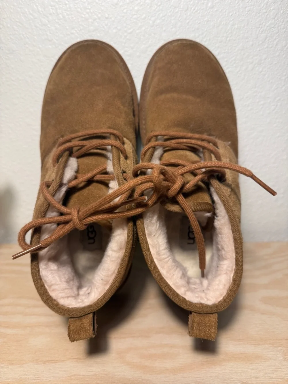 NWOT UGG Neumel Chukka Boot Men’s US 9 Eu 42 Tan Chestnut Suede Lace Up NWOT